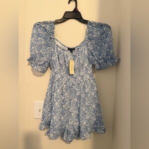 Francesca’s Trikki Blue Floral Puff Sleeve Romper NWT Small